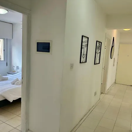 2 Bedrooms Flat Near Center *