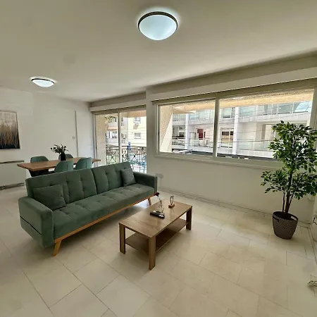 2 Bedrooms Flat Near Center