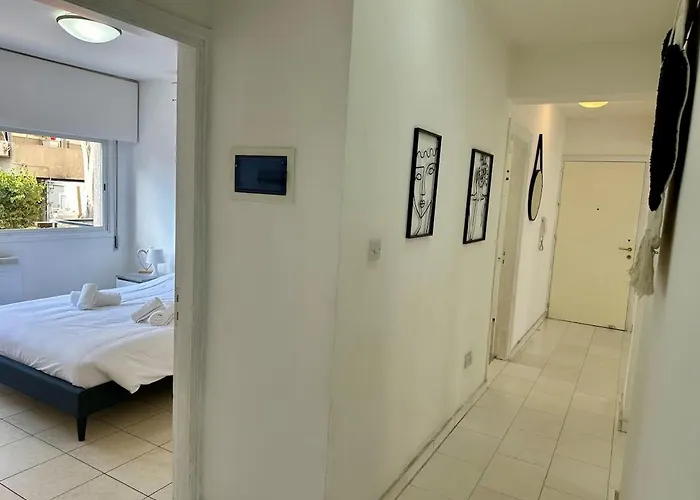 2 Bedrooms Flat Near Center *