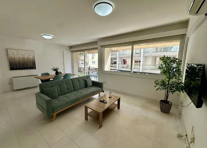 2 Bedrooms Flat Near Center