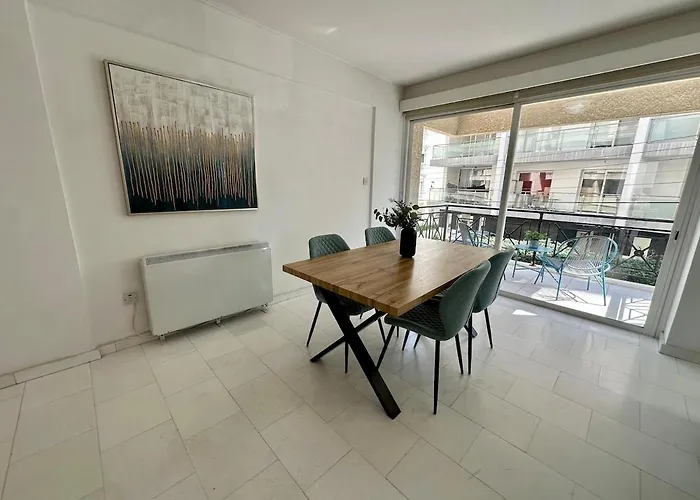 2 Bedrooms Flat Near Center アパート Engomi