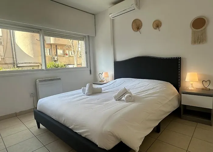 2 Bedrooms Flat Near Center Engomi